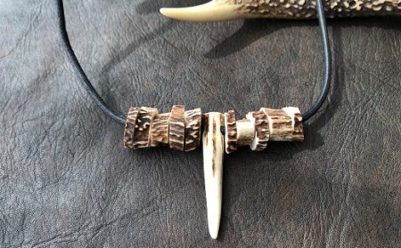 鹿角の不揃いビーズネックレス【オリーブ】【R00264】