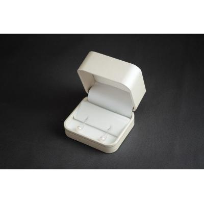 ふるさと納税 西予市 <真珠ピアス・トライアングル(ホワイトゴールド)>　ジュエリー　アクセサリー　パール　ファッション |  | 02