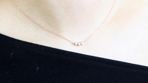 桜ピンクのラウンドブリリアンカットの3連プチネック アクセサリー ジュエリー ジュエリーマーノ 桜川市[AH035sa]