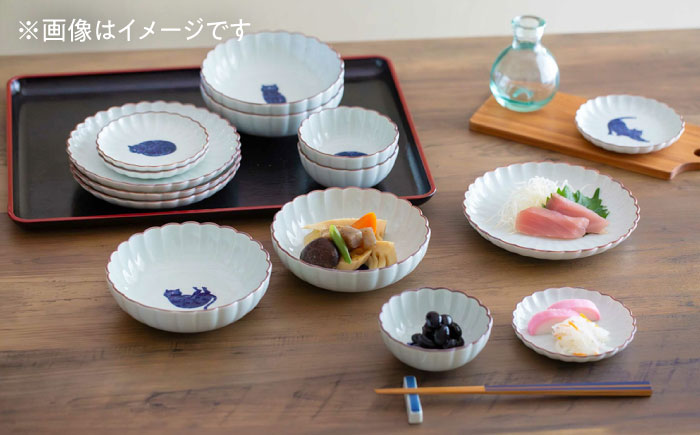 【波佐見焼】呉須猫 菊割小付 〈背伸び〉 3点セット【西海陶器】 [OA497]