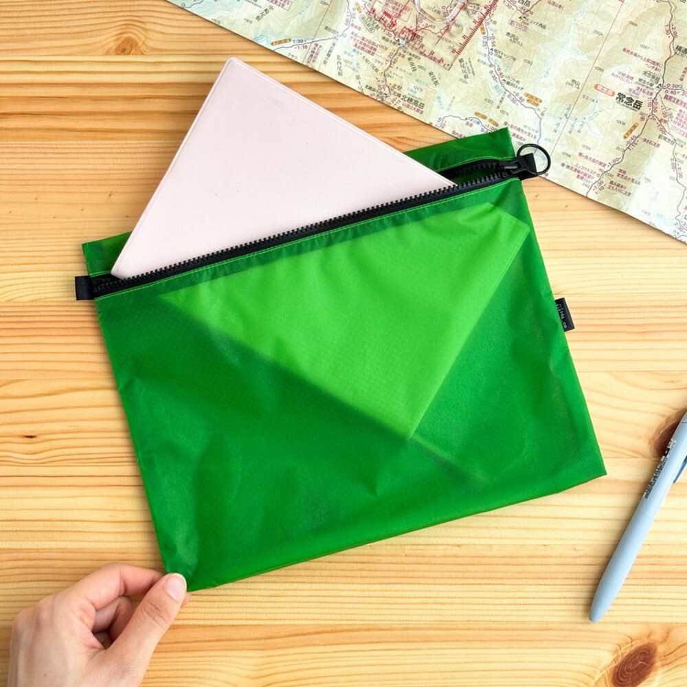【ふるさと納税】A5サイズが入る軽いナイロンフラットポーチ　旅行用　着替え