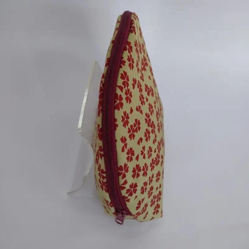 シルク・ちりめんポーチ （小桜文様）薄黄色