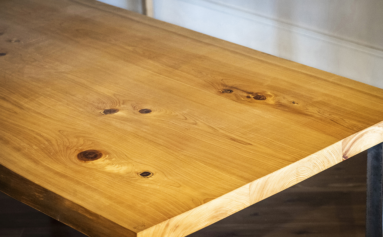 三重県 尾鷲（オワセ）ヒノキ使用、職人技「伊勢逢わせ」一枚板テーブル　幅1,800×奥行750～850×高さ約720mm　【家具 インテリア 一枚板 おすすめ ブランド メーカー オーダーメイド 手作