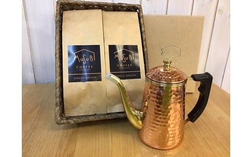 
            【珈琲】MUSUBI　COFFEE　贅沢時間ギフト＜粉＞ ブルーマウンテンNO	1 厳選豆 直火焙煎 挽きたて カリタドリップポット付き 高級豆 飲料 コーヒー 豆 深煎り アウトドア キャンプ 飲みやすい お取り寄せ 飲料 飲み物 ドリンク 送料無料 渋み 深み 酸味 珈琲 coffee かふぇ カフェラテ コーヒー ゼリー Black ブラックコーヒー 焙煎 ご自宅用 静岡 県 牧之原
          