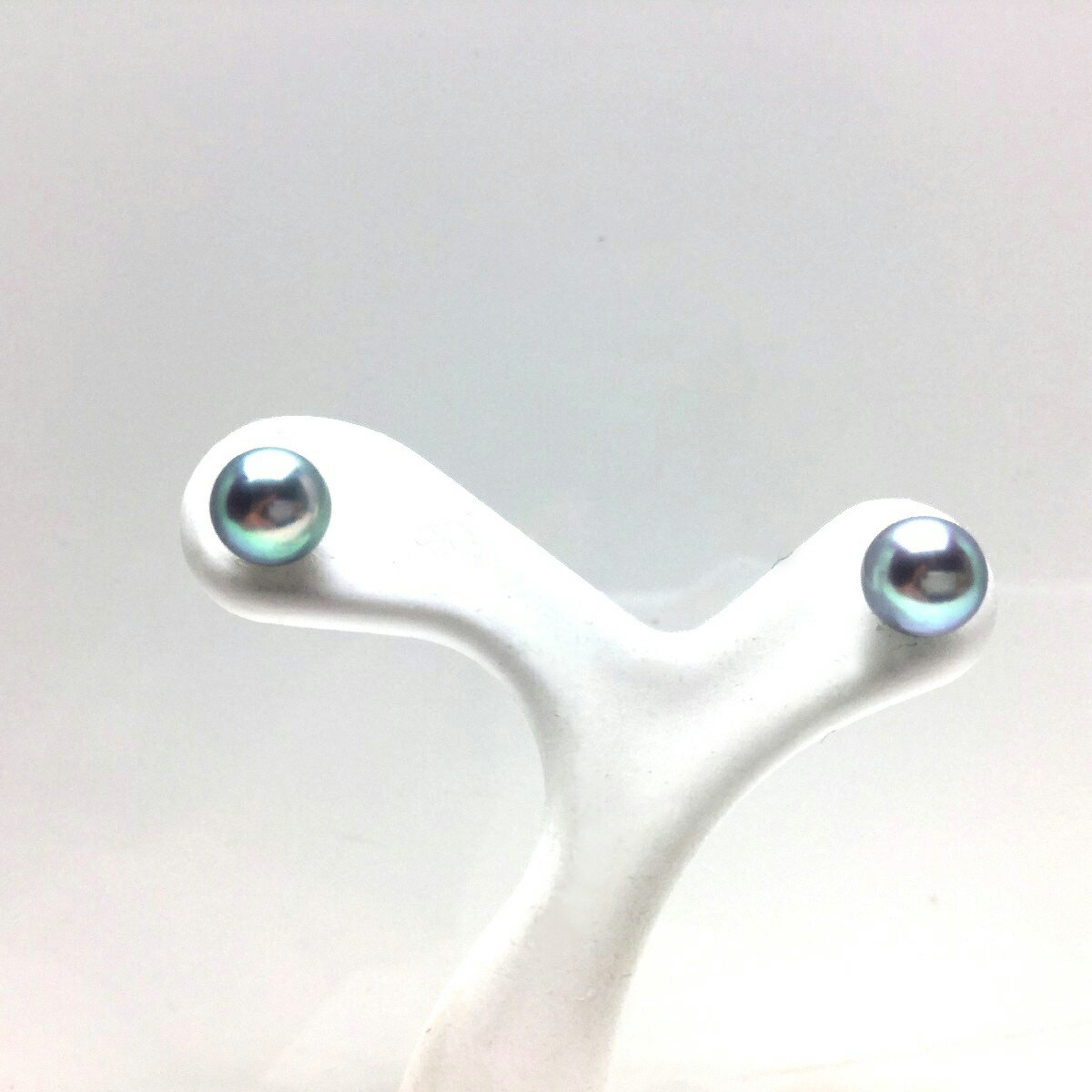 【ふるさと納税】 真珠 ピアス 5.0～5.5ミリ K18YG or Pt900 アクセサリー パール アコヤ真珠 伊勢 志摩 伊勢志摩 英虞湾 冠婚葬祭 慶事 弔事 結婚式 入学式 卒業式 フォーマル カジュアル / 老舗の真珠専門店・高品質アコヤ真珠ブルーピアス5.0～5.5ミリ（K18YG / Pt900）