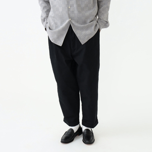 BEAMS PLUS 2プリーツ ツイル パンツ　BLACK　XS