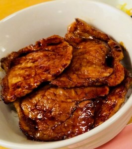十勝名物 さくら亭 豚丼 タレ 180ml×2本  簡単 グルメ 夕飯 時短 簡単 おかず 北海道名物 ご当地グルメ 肉 手作り たれ お取り寄せ 送料無料 国産 北海道 十勝 芽室町me042-00