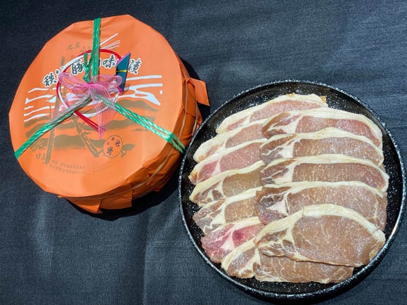 
            秩父豚肉味噌漬け 木樽　約12枚入り ／ 豚肉 味噌漬け 木樽 熟成 国産豚 味噌のコク 香ばしい 焼くだけ 簡単調理 ご飯に合う おかず 小分け 家庭用 夕食 フライパン調理 和食 肉惣菜 お肉 ぶた肉 みそ 国産 人気 埼玉県 No.418
          