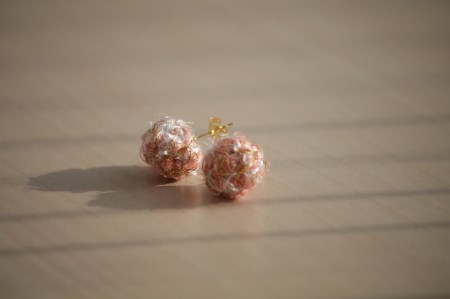 【Jupiter Petit】小さな糸玉 ピアス　ピンク系
