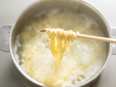 〈北海道 細麺 ラーメン〉らーめんは?これだぁ～! 330g×6袋(18食分)(スープなし)【配送不可地域：離島】【1109258】