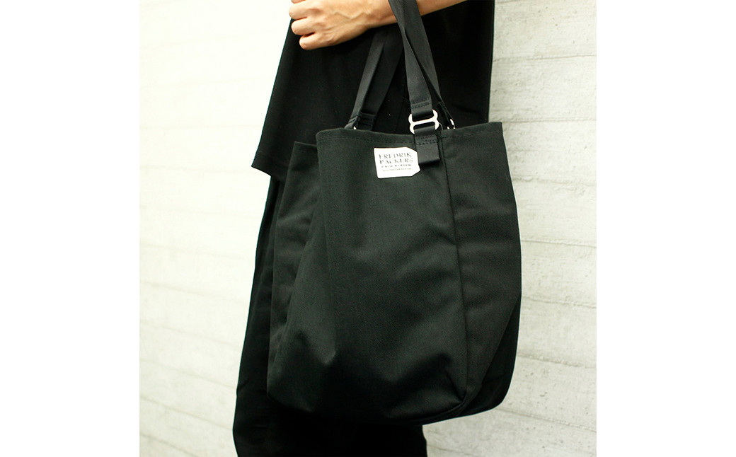 FREDRIK PACKERS  MISSION TOTE(S) (BLACK）