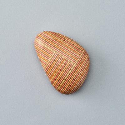 ふるさと納税 芦別市 PLYWOOD laboratory　Paper-Woodペーパーウェイト「koishi」三角/ro
