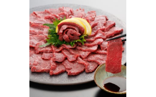 ＜熊本と畜＞桜屋 上赤身馬刺し 300g＜専用醤油付き150ml＞(美里町)【1619165】