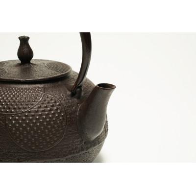 ふるさと納税 奥州市 南部鉄器 鉄瓶 丸アラレ 1.5L 【伝統工芸士 佐藤圭 作】 伝統工芸品 [Y0071] |  | 02