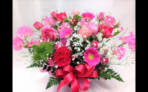 季節のフラワーアレンジメント（ピンク系）