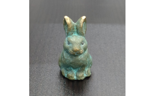 M95-0061_【香川県伝統的工芸品】青銅製 うさぎ（ブルー）（三-61）　【追跡可能メール便】