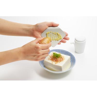 ふるさと納税 燕市 irogami ひとひらのおろし金 マットブラック　1枚 【 おろし器 】 |  | 03