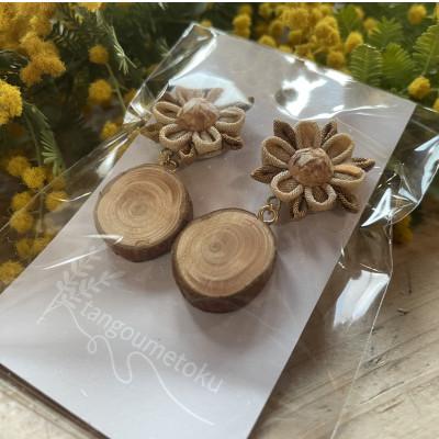 ふるさと納税 与謝野町 Wood Accessory　天然木の温かみを感じる職人手づくりの木とシルクつまみ細工のイヤリング |  | 01