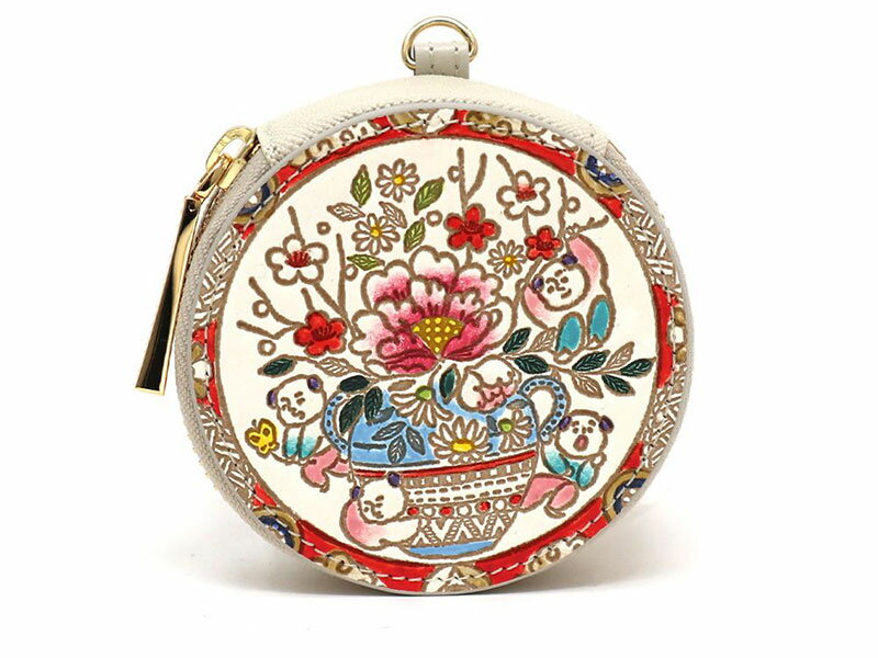【ふるさと納税】【文庫屋大関】マカロンポーチ 唐子【皮革工芸品】 ポーチ ミニポーチ 小物入れ アクセサリー入れ イヤホン入れ 収納 保管ケース 手のひらサイズ 本革 革 皮革 工芸品 工芸 雑貨 ギフト プレゼント 日本製 東京