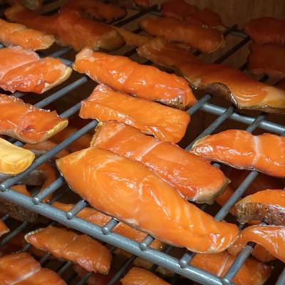 ふるさと納税 北杜市 甲州ワイン鱒 燻製 3パックセット (合計 450g) |  | 03