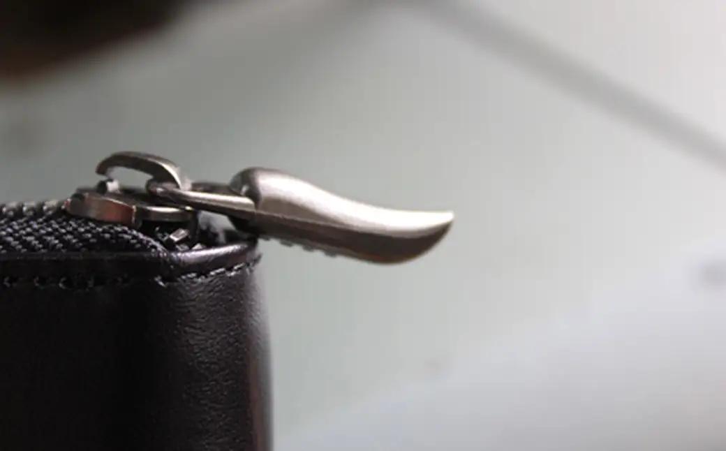 Tajima Cowhide 薄型ポーチ / ポーチ 薄型 仕切り収納 ブラック 牛革 軽量 経年変化 カード 通帳 保険証 文房具 スマホ イヤホン 但馬牛 タジマカウハイド かばん カバン バッグ