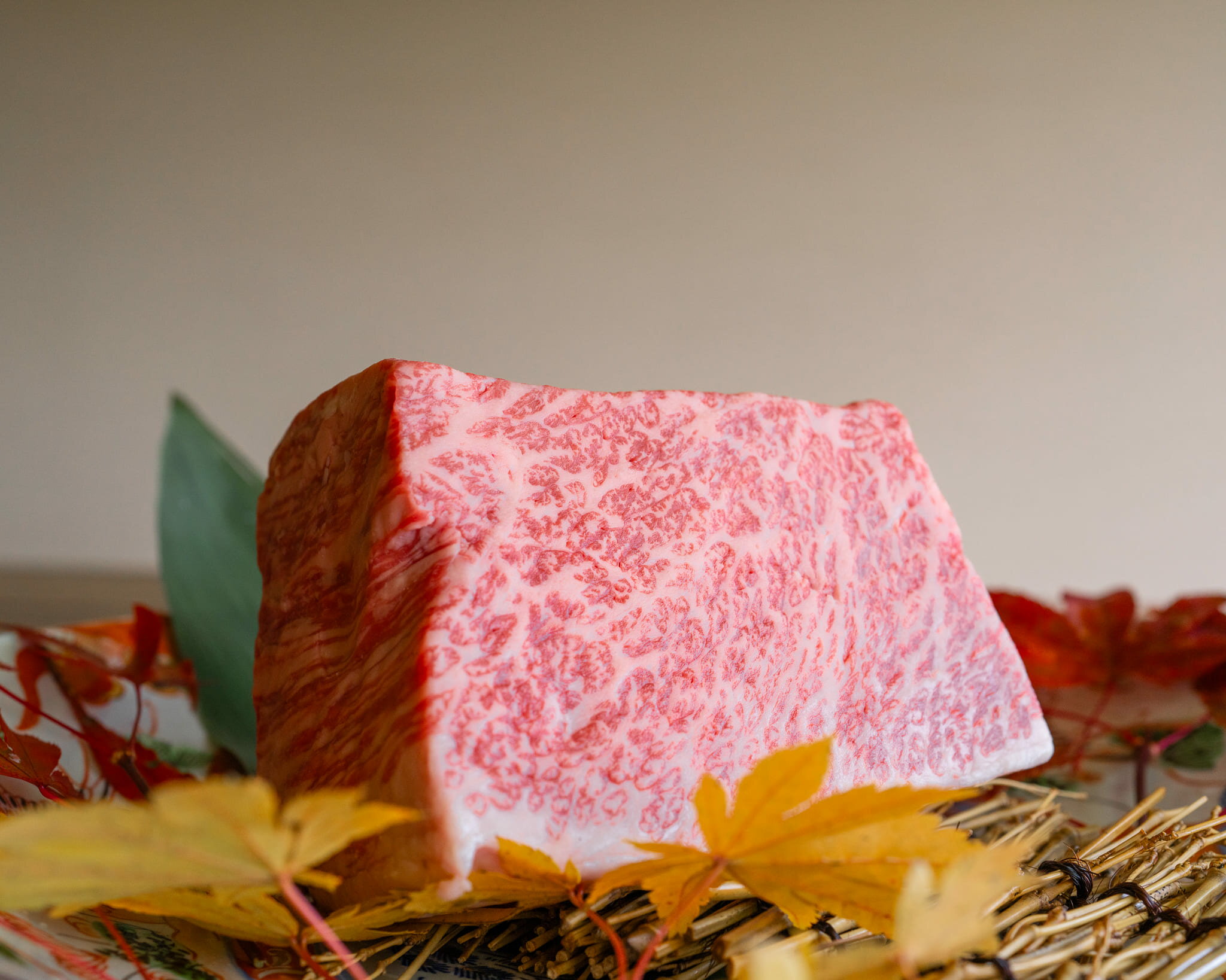【ふるさと納税】特選飛騨牛イチボステーキ60g薄切りステーキ2P（お試しサイズ） / 食品 精肉 肉加工品 牛肉 その他 15000円