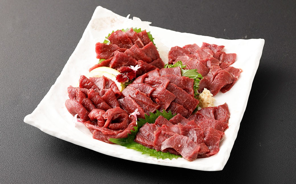 
            【フジチク ふじ馬刺し】 カット不要！切れてる馬刺し！50g×6人前 1人前あたり50g 計300g 馬肉 お肉 馬刺 生姜・たれ付き
          