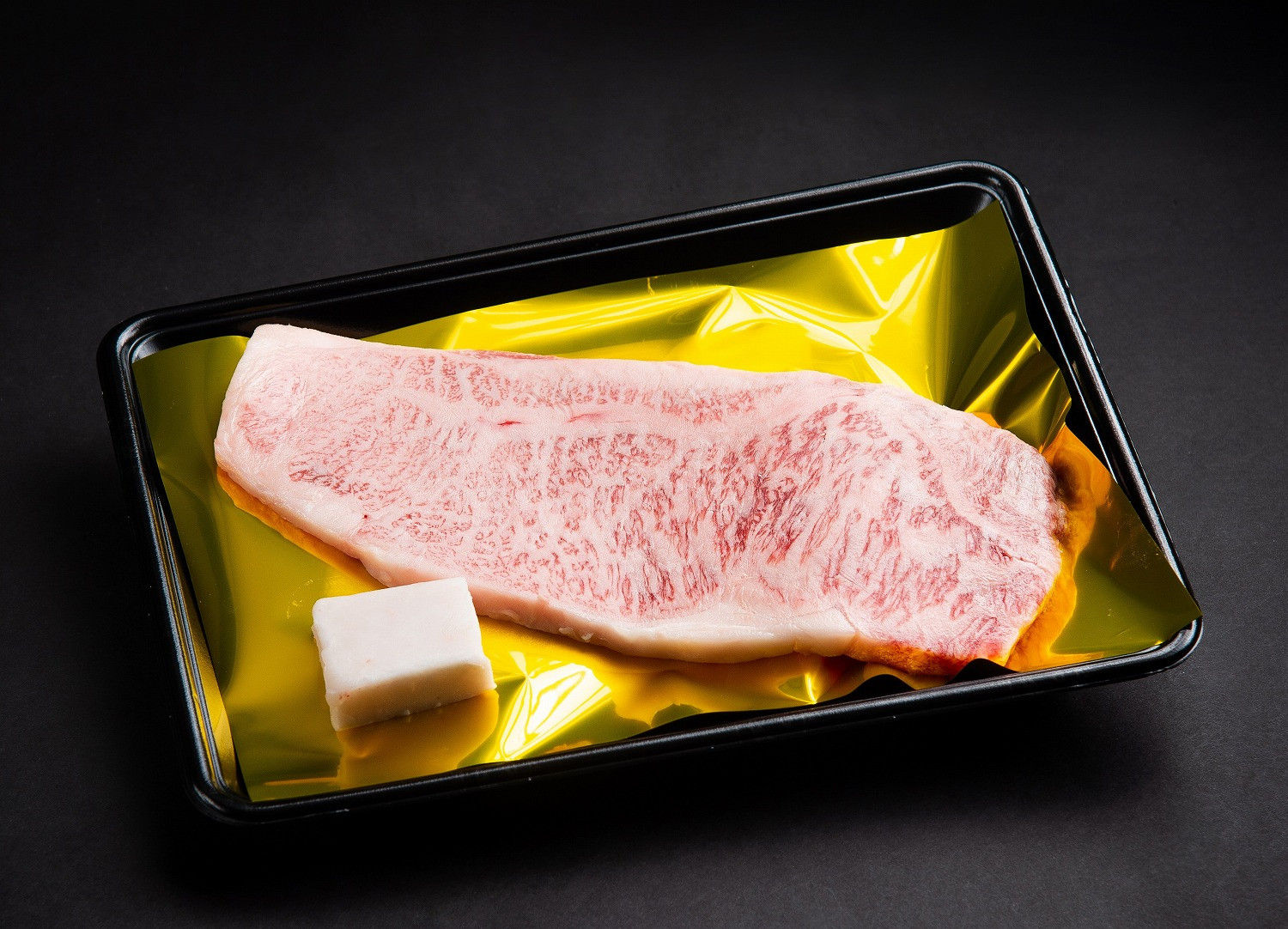 
                  松阪牛　特選　サーロイン　ステーキ　200g（1枚入）　B-53／冷凍　瀬古食品　ふるさと納税　牛肉　松阪肉　名産　ブランド　霜ふり本舗　三重県　大紀町
                