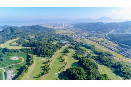 彦根カントリー倶楽部平日４名様セルフプレー券（食事付き）
