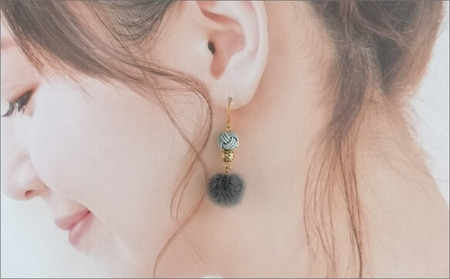 ＊薄墨色（グレー）＊水引ピアス/玉結びとフェイクファーのピアス