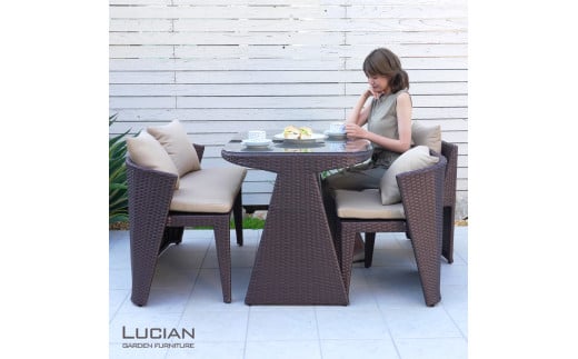 LUCIAN ラタン調ガーデンテーブル4点セット ブラウン 4人掛け ／ コスティック インテリア 屋外テーブル テラス コンパクト 省スペース設計 奈良県 御所市