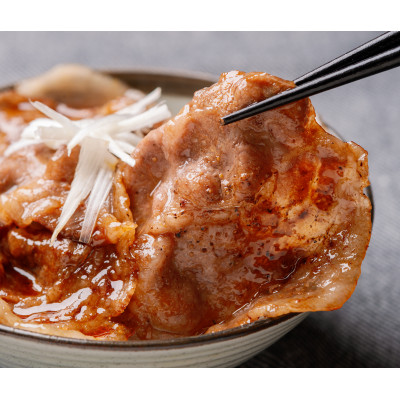 鹿追産　自然放牧黒豚　十勝名物　豚丼セット(ロース200g×3・肩ロース200g×2・たれ1本)【配送不可地域：離島】
