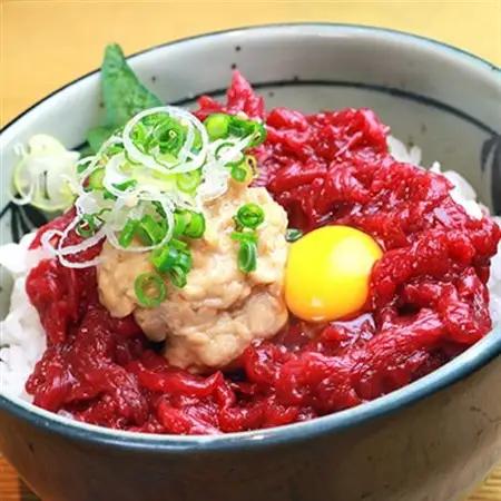 鮮馬刺し桜ユッケ10食セット(益城町)【配送不可地域：離島】【1383441】