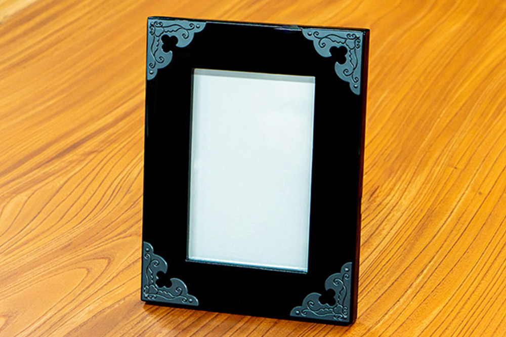 仙台箪笥 フォトスタンド 黒呂漆塗り SB-003KD 小型 高級 工芸品 伝統 写真立て