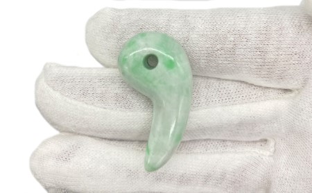 勾玉 ヒスイ 天然石 ペンダント アクセサリー 翡翠