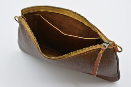 AX012-1　益子の革工房maharoのサコッシュ（S）ブラウン