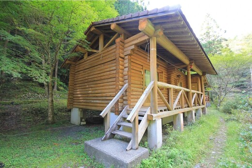 【 大自然で深呼吸 】 四万十源流の里 宿泊券 ( 12名用 バンガロー 1棟貸 ) 高知 四万十 源流 宿泊 観光 自然 チケット 旅行券