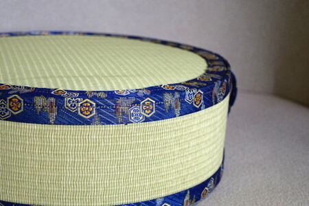 古河市のたたみ職人が作る畳椅子（少し大きめ・アグラ椅子）高さ12.5cm | 古河市 畳 職人 畳店 いす イス あぐら アグラ 胡坐 手軽 腰掛 便利 タタミ 和雑貨 インテリア 日用品 ギフト 贈