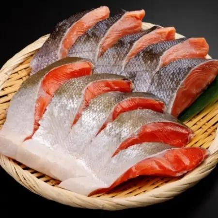 朝食セット　天然新巻鮭＆紅鮭切身(各5切)計10切と網走湖産しじみ貝(2kg)【配送不可地域：離島】【1738408】