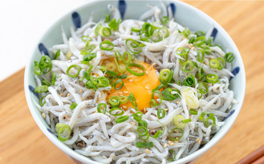 【全6回定期便】釜揚げしらす1.2kg（150ｇ×8パック）しらす シラス 釜揚げ かまあげ 魚 さかな 国産 冷凍 小分け 朝ごはん 料理 神奈川県 横須賀市 定期 定期便【かねしち丸水産】 [AK