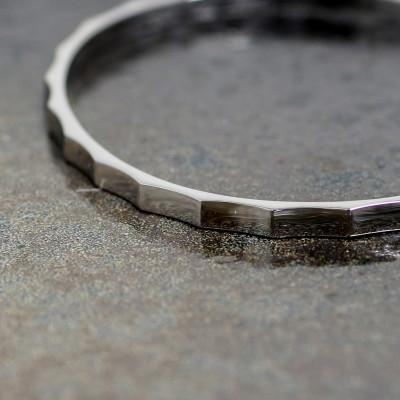 ふるさと納税 大津市 【シルバー925 プラチナプレーティングバングル】凹凸デザインが惹きつける輝き 大人のため定番アクセ |  | 02