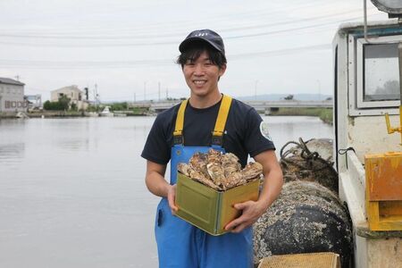 【発送時期が選べる】魚介類 牡蠣 / 山口水産の能登かき / 殻付き半缶[殻付き約35～40個]◇ | 訳あり 生活応援価格 ご家庭用 石川県 七尾市  ※2027年1月～発送
