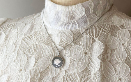 ＜ROUND＞シルバーペンダント　薔薇 グレー / ペンダント ネックレス アクセサリー ギフト 贈り物 / 瀬戸市 / 陶華[BBCD010]