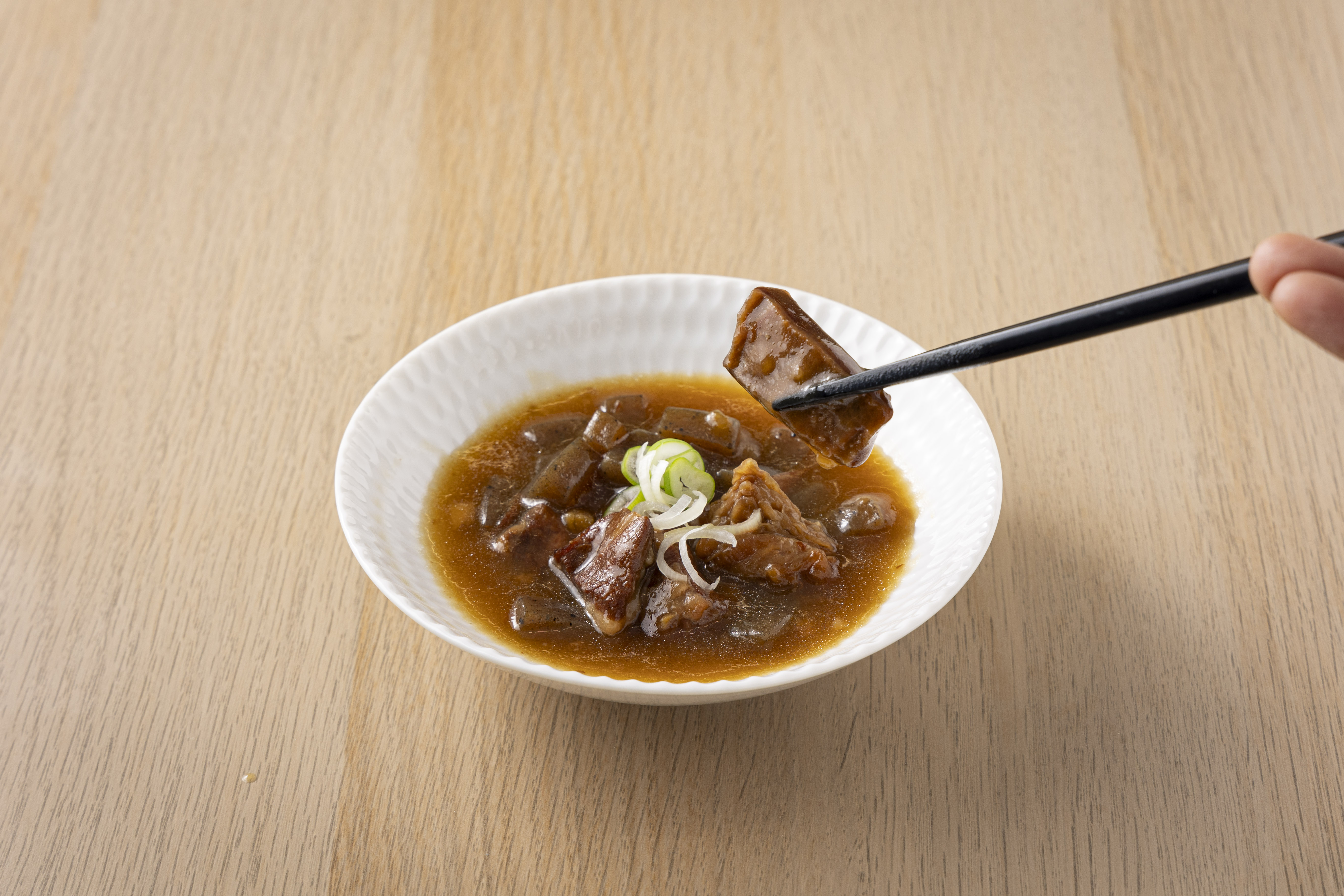 ご飯が進む！神崎町産しょうゆ糀で牛すじ肉とこんにゃくを甘辛く煮込んだ「しょうゆ糀DEぼっかけ（5個）」（神崎町発酵スイーツ・フードコレクション 神戸名物「ぼっかけ」）[010-a078]【千葉県神崎町