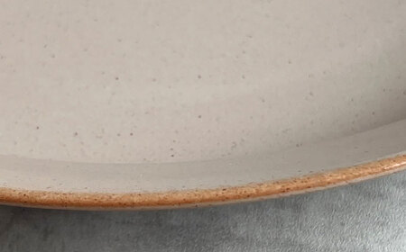 【瀬戸焼】リムカレー皿（桃）【株式会社カネ三商店】 / 皿 食器 カレー皿 ギフト プレゼント / 瀬戸市[BBDD002]