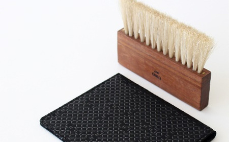 STAND BRUSH ／ 携帯用ケースつき　印伝・黒　紫　赤 ブラシ 卓上ブラシ 洋服ブラシ 馬毛 工芸品 日本製 墨田区 東京 黒
