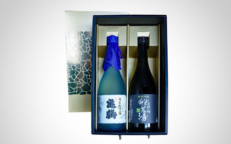 
                  ご進物に!大吟醸亀鶴＆純米吟醸聖(720mlｘ2本セット）
                