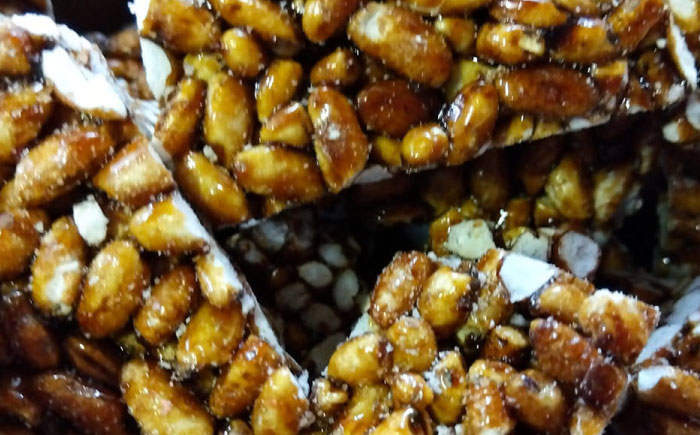 大容量! 西八製菓 黒糖玄米おこし 150g×12袋 お菓子 おこし おつまみ 大容量 リピート 島根県雲南市/西八製菓 株式会社 [AICA009]