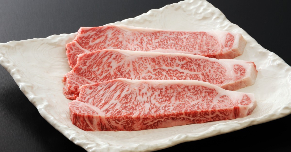 
                  飛騨牛 最高5等級逸品厚切りロースステーキ用300g×5枚 岐阜県 郡上市 飛騨牛 和牛 ブランド牛 高級 焼き肉 やきにく バーベキュー ステーキ 贅沢 人気 牛 牛肉 ステーキ   飛騨牛 和牛 ブランド牛 高級 焼き肉 やきにく バーベキュー   牛 牛肉 ステーキ ロース 飛騨牛 和牛 ブランド牛 高級 焼き肉 ステーキ ロース   牛 牛肉  ロース 冷凍 牛肉 牛 ブランド牛 ロース
                