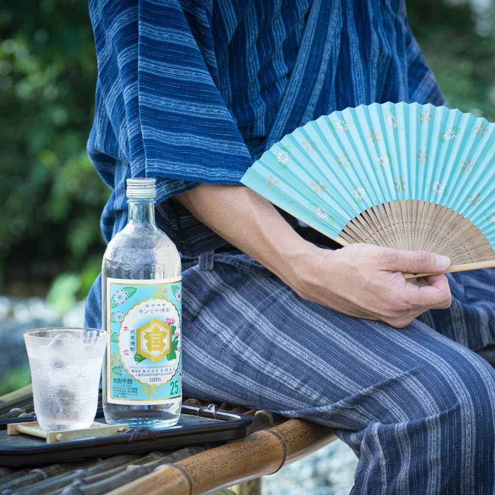 キンミヤギフトセット（25％亀甲宮焼酎720ml×2本、オリジナル扇子×1本、パンフレット×1冊）│焼酎 お歳暮 お中元 贈り物 レモン 酎ハイ サワー チューハイ 三重県 四日市市 ふるさと納税_イ